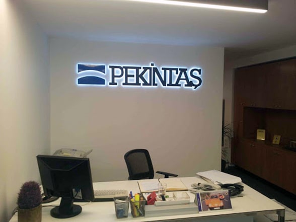 Quantum_Reklam_Banko_Arkası_Tabela-min