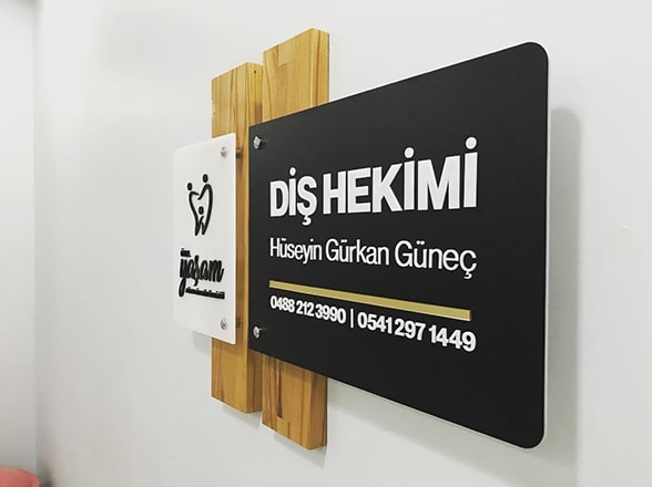 Quantum_Reklam_Kapi_İsimligi-min